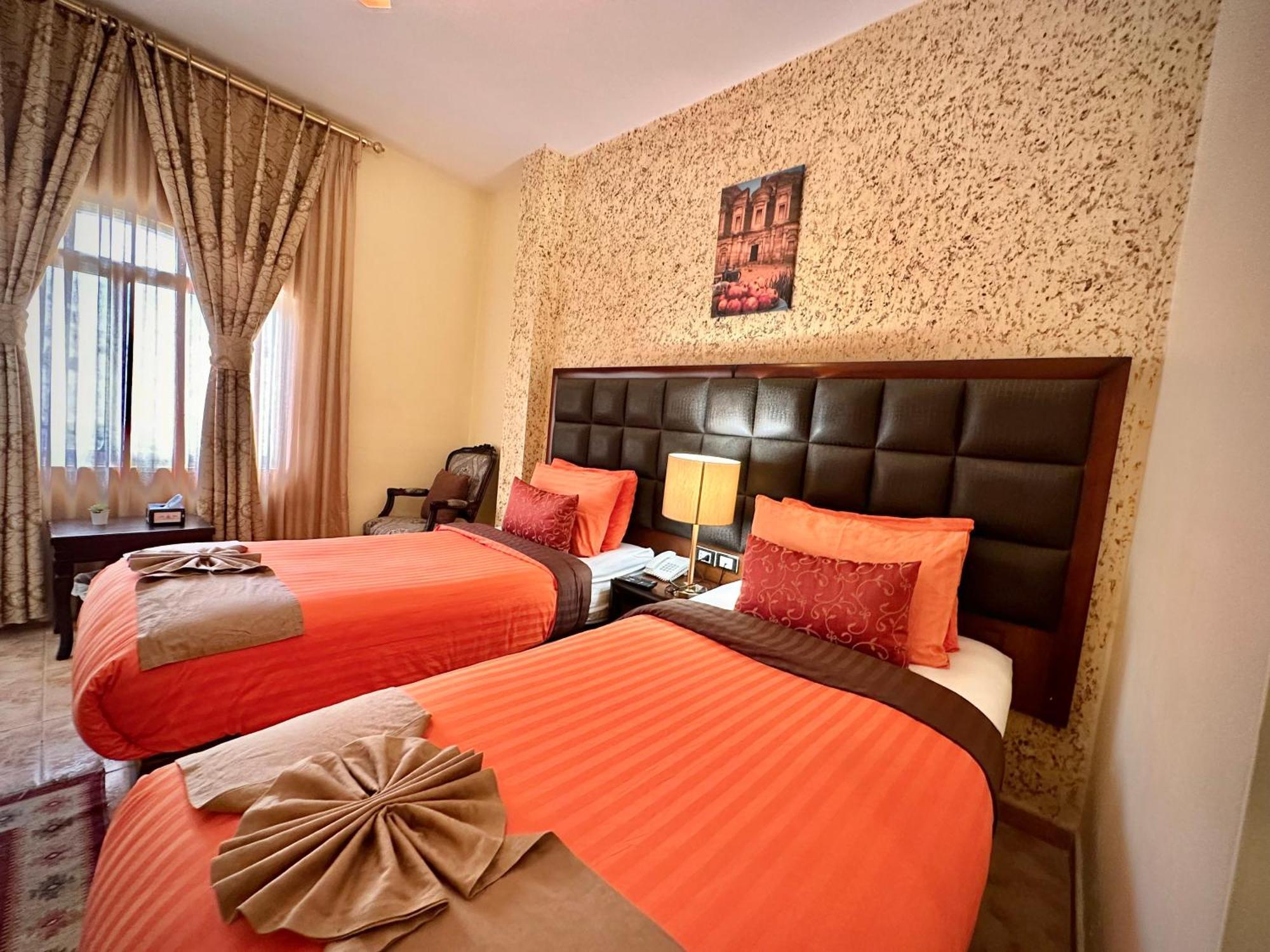 Anbat Midtown Hotel วาดี มูซา ภายนอก รูปภาพ