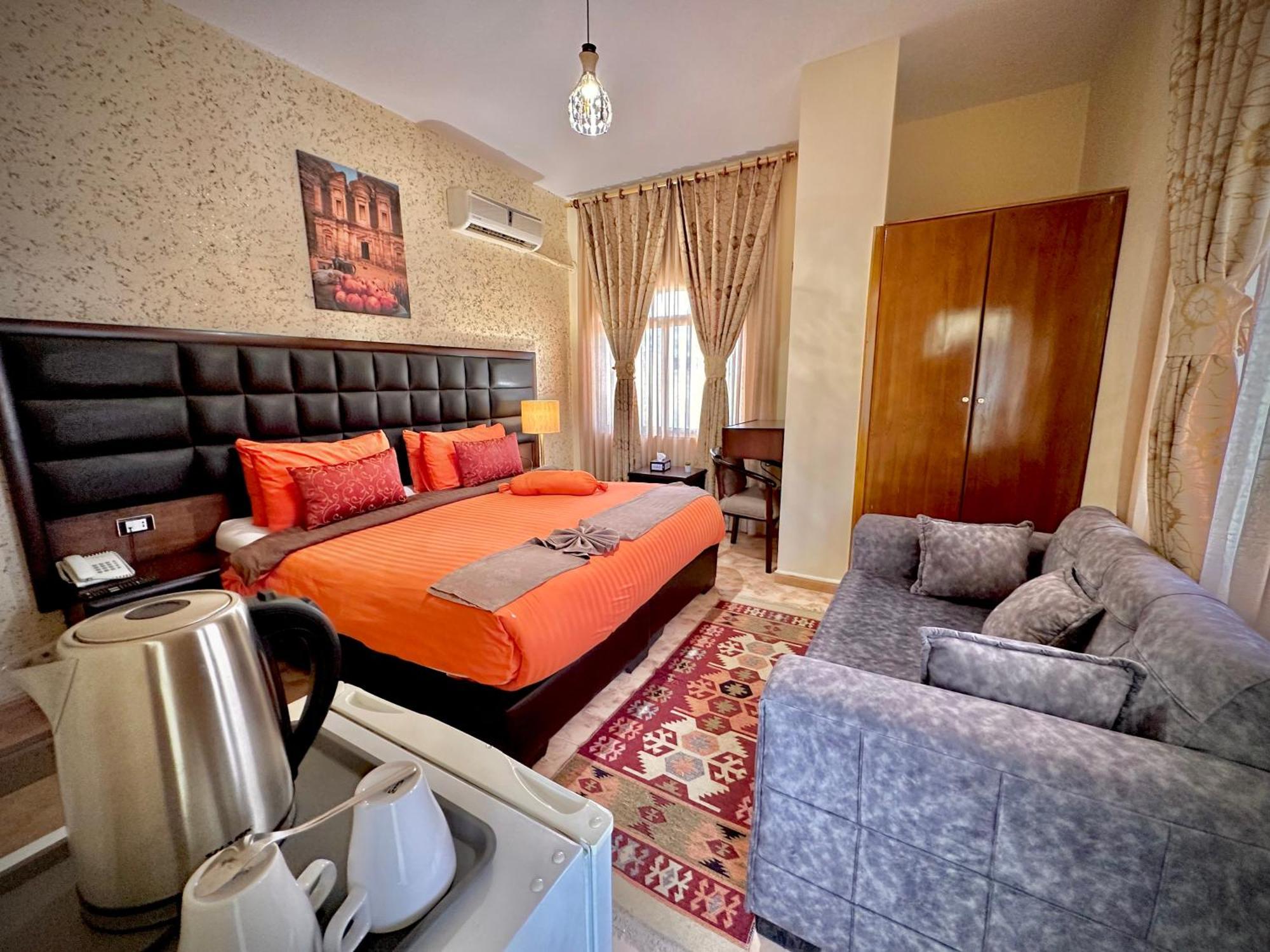 Anbat Midtown Hotel วาดี มูซา ภายนอก รูปภาพ